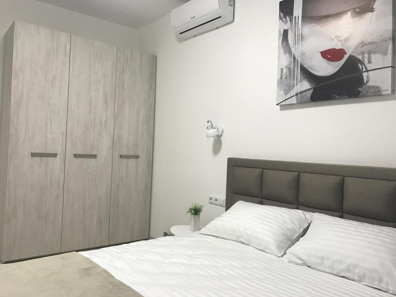 Святобор Lux Apartments Kiev Bagian luar foto